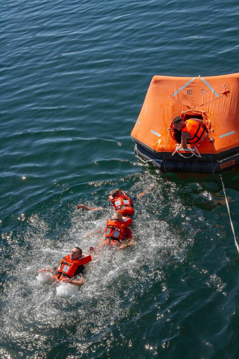 Inflatable life jacket